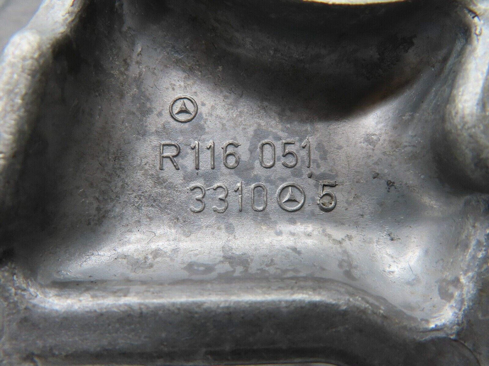 17722 Mercedes-Benz W116 450SEL Camshaft Tower Bearing 1160513310