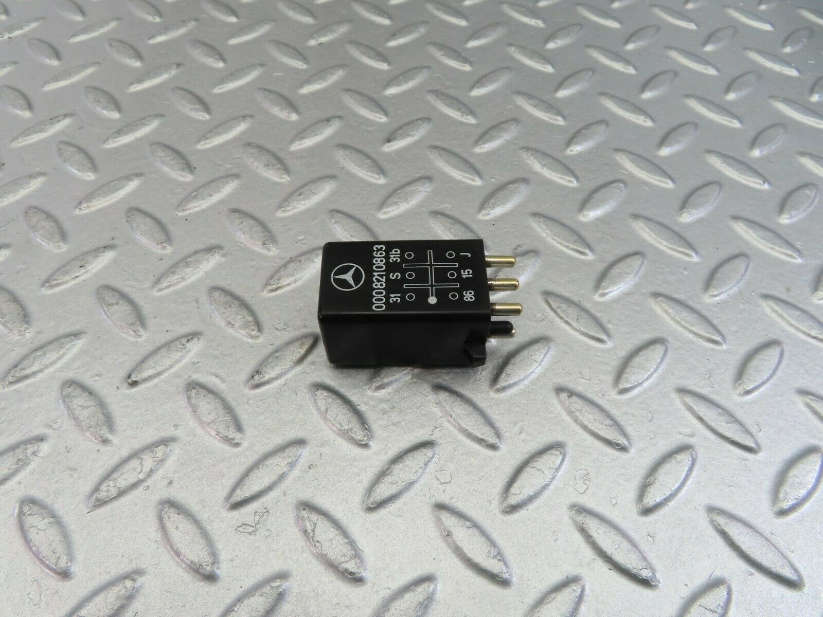 10093 Mercedes-Benz C123 230CE Coupe Intermittent Wiper Relay 0008210863