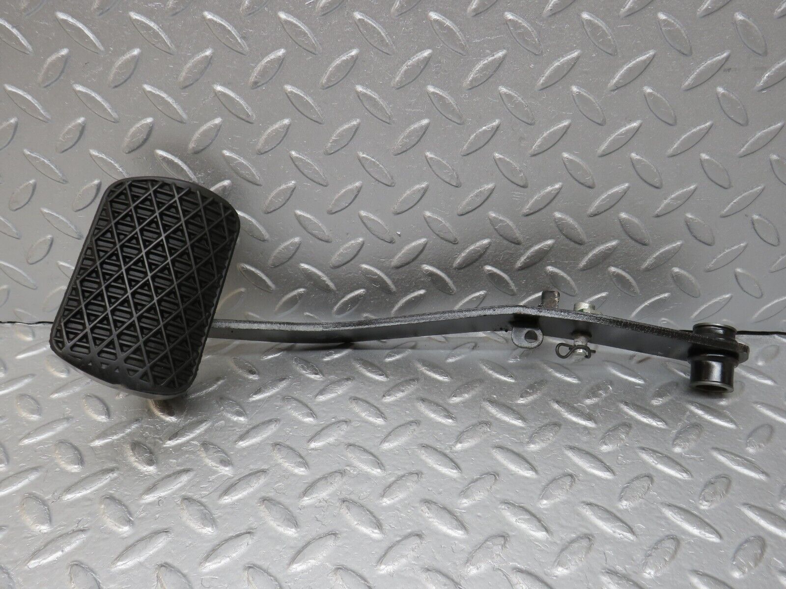 36536 Mercedes-Benz W201 190E 2.0L Brake Pedal With Rubber 1232910082