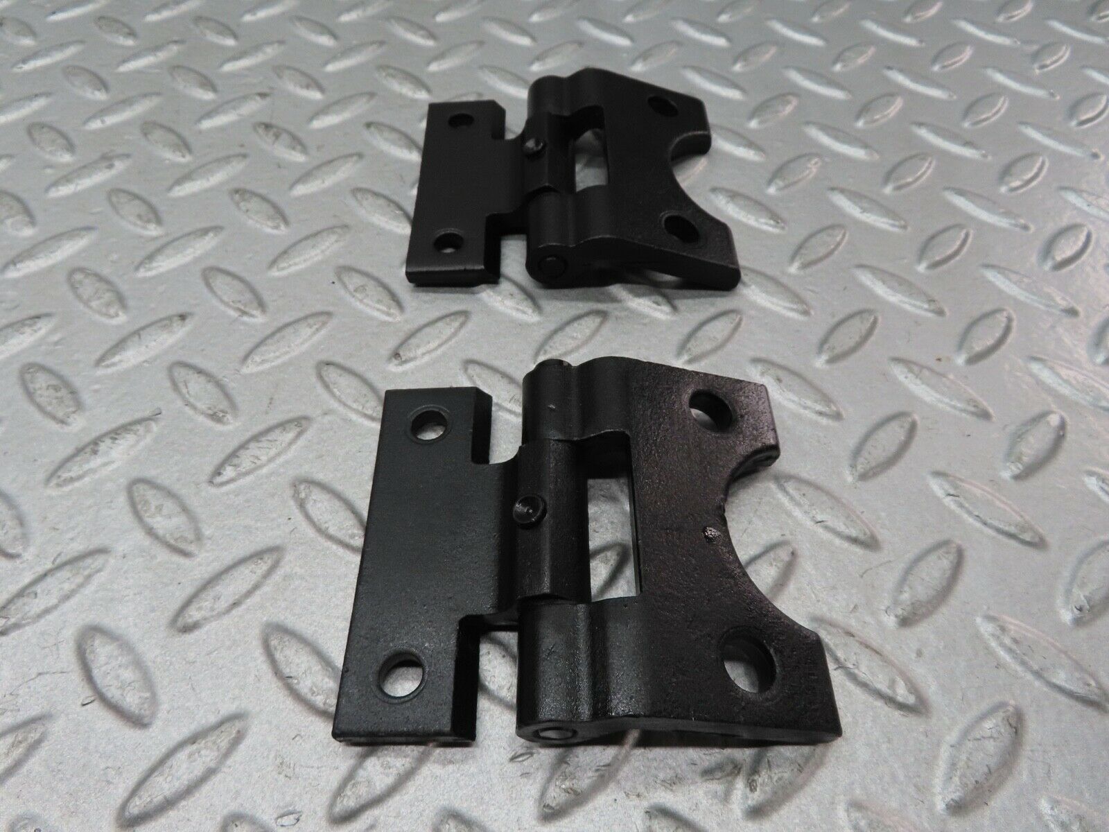 17830 Mercedes-Benz W116 450SEL Door Hinges Front Left