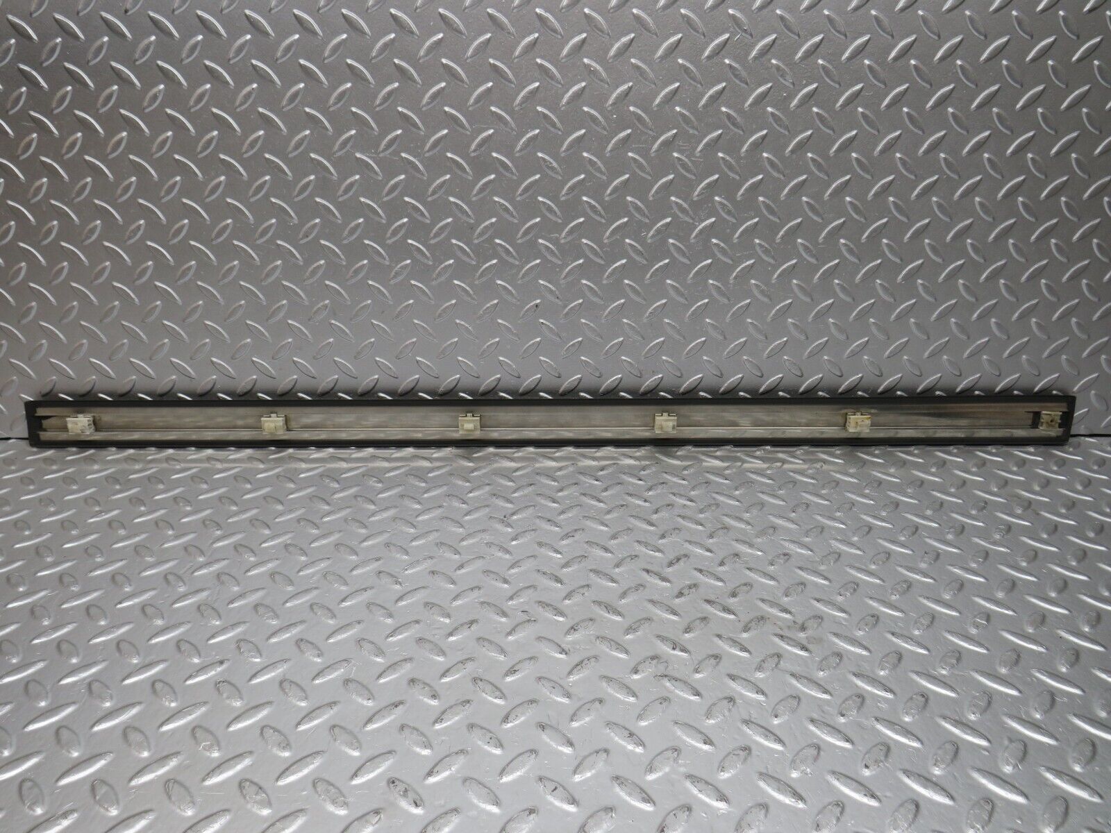 33956 Mercedes-Benz W124 260E Front Left Door Centre Moulding Trim