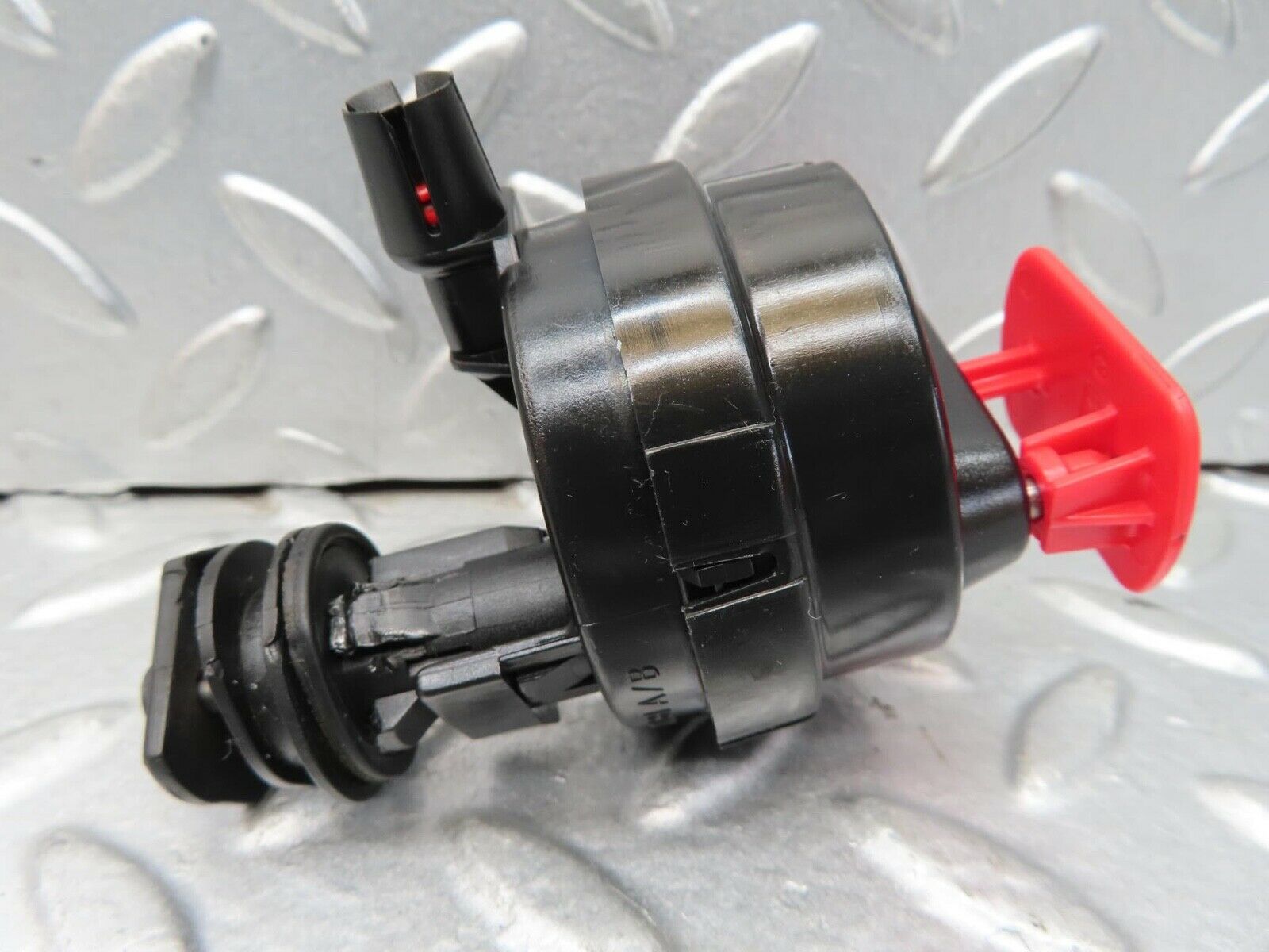 15185 Mercedes-Benz W140 S320 Fuel Tank Flap Cap Vacuum Actuator 400181