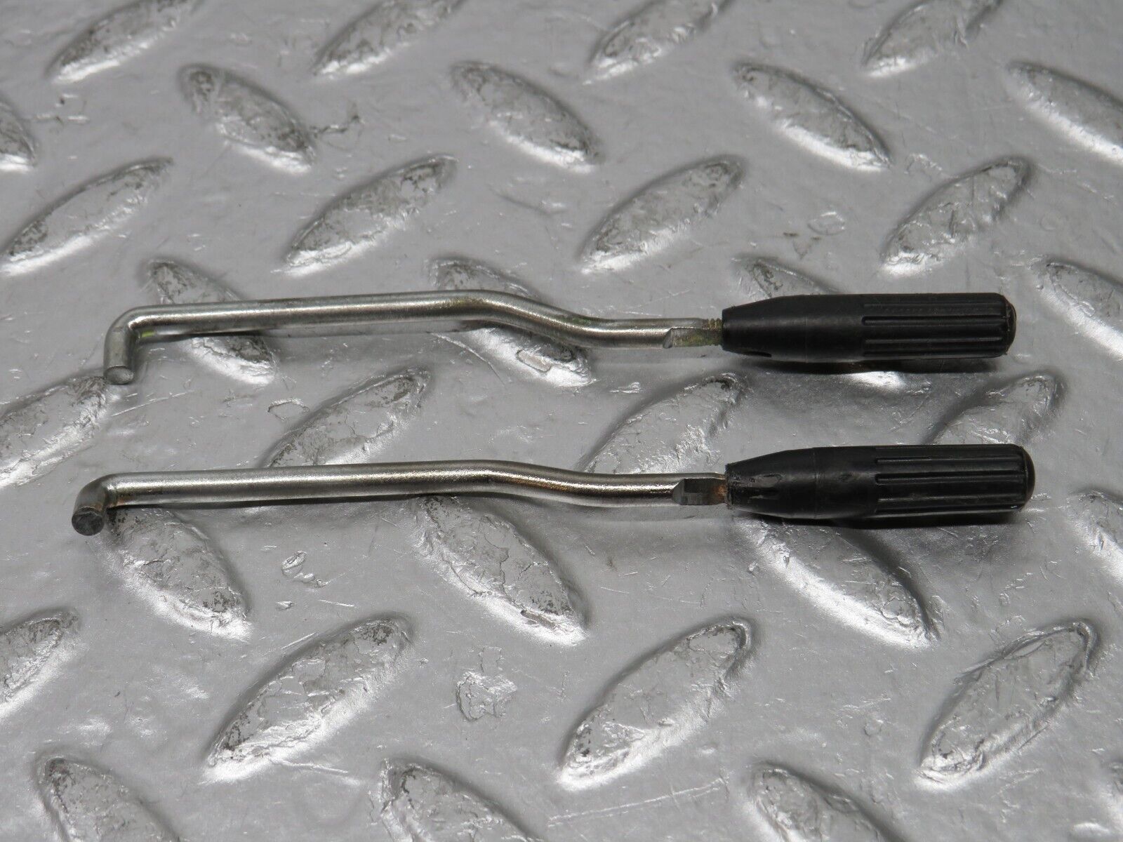 30877 Mercedes-Benz W201 190E 2.0L Front Door Lock Knob