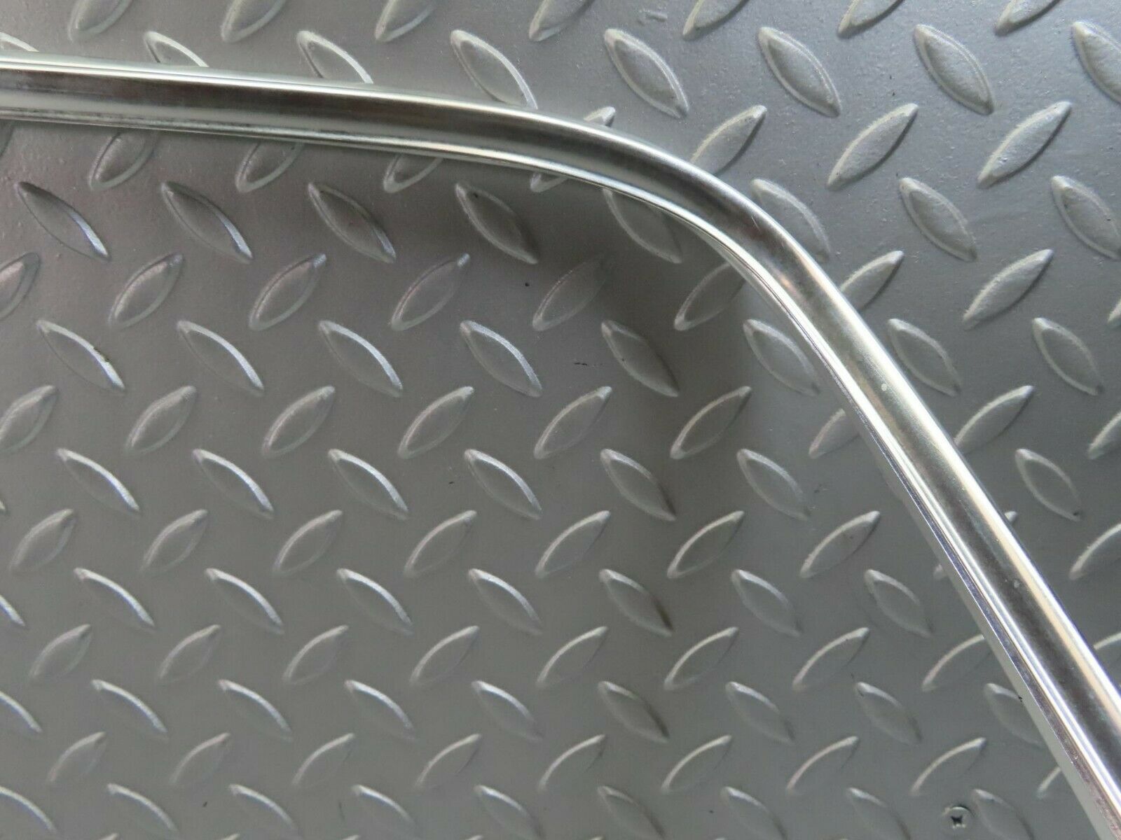 9850 Mercedes-Benz C123 280CE Coupe Rear Windscreen Chrome Frame