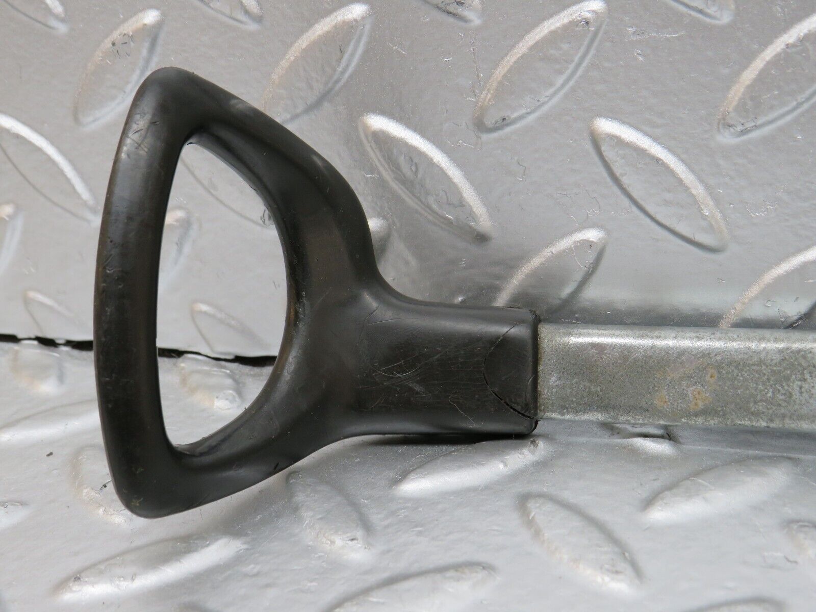 27011 Mercedes-Benz W123 240D Front Right Seat Sliding Adjust Handle