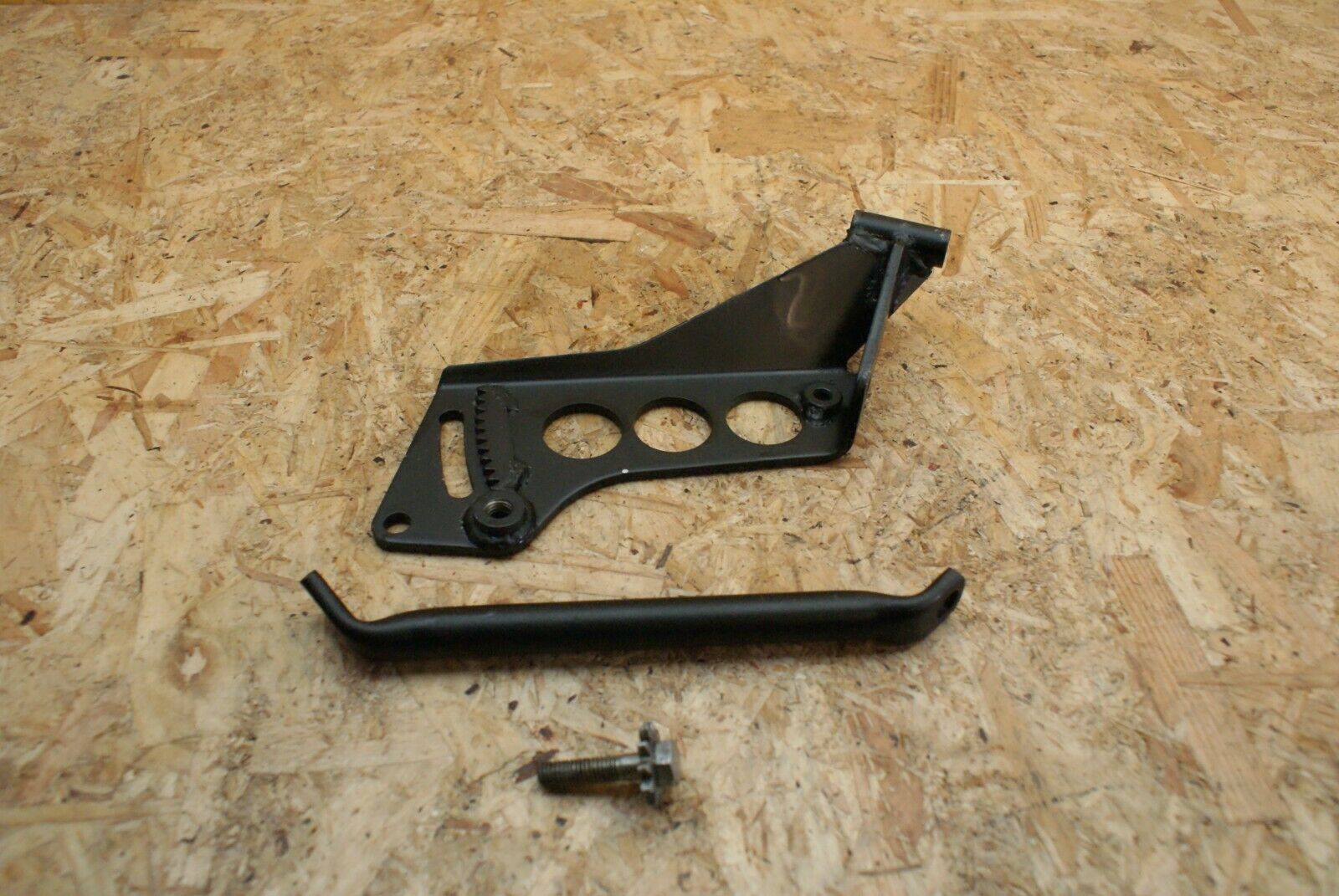 2439 Mercedes-Benz W123 280E Power Steering Pump Holder Bracket