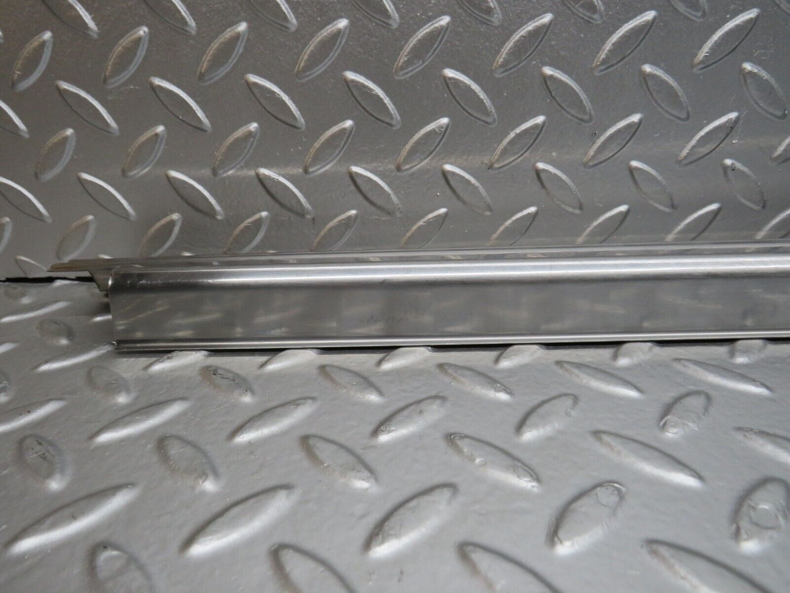 0843 Mercedes-Benz C107 350SLC Coupe Left Door Sill Chrome