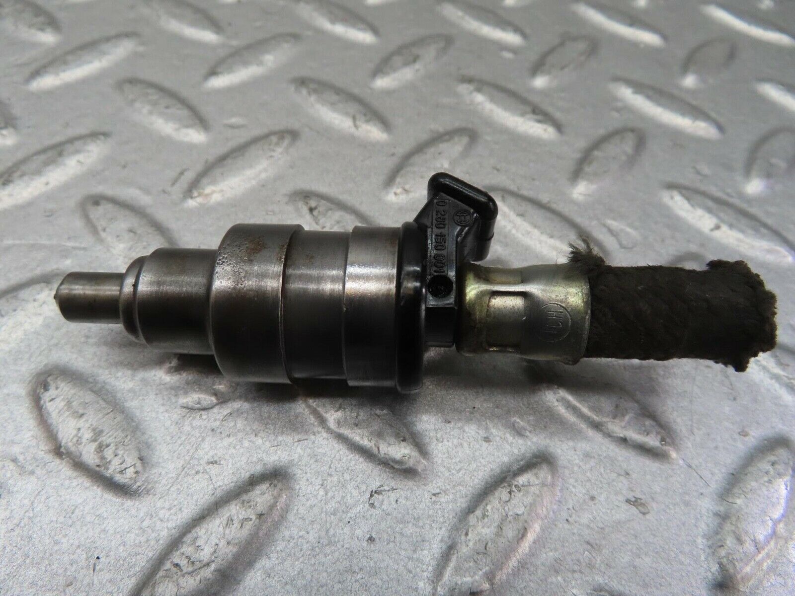 13341 Mercedes-Benz W116 350SE Fuel Injector Bosch 0280150001