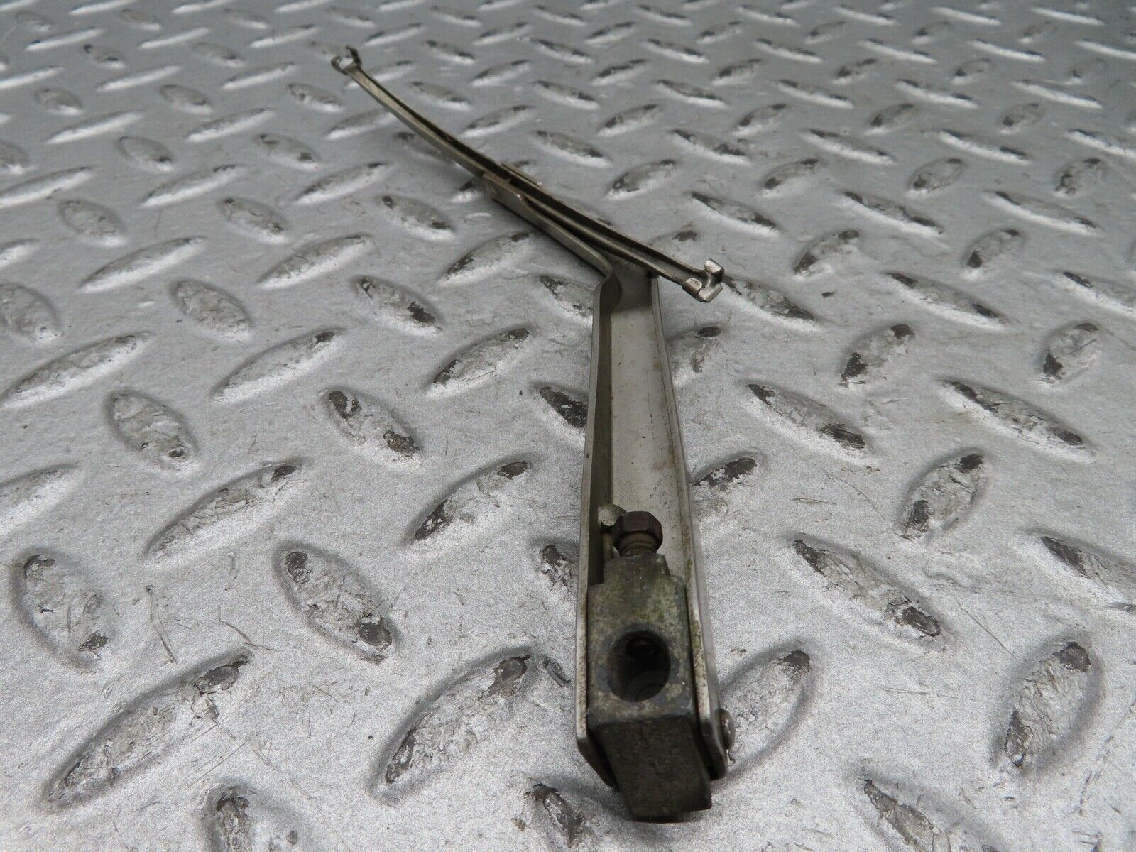 17874 Mercedes-Benz W116 450SEL Headlight Wiper Arm Left