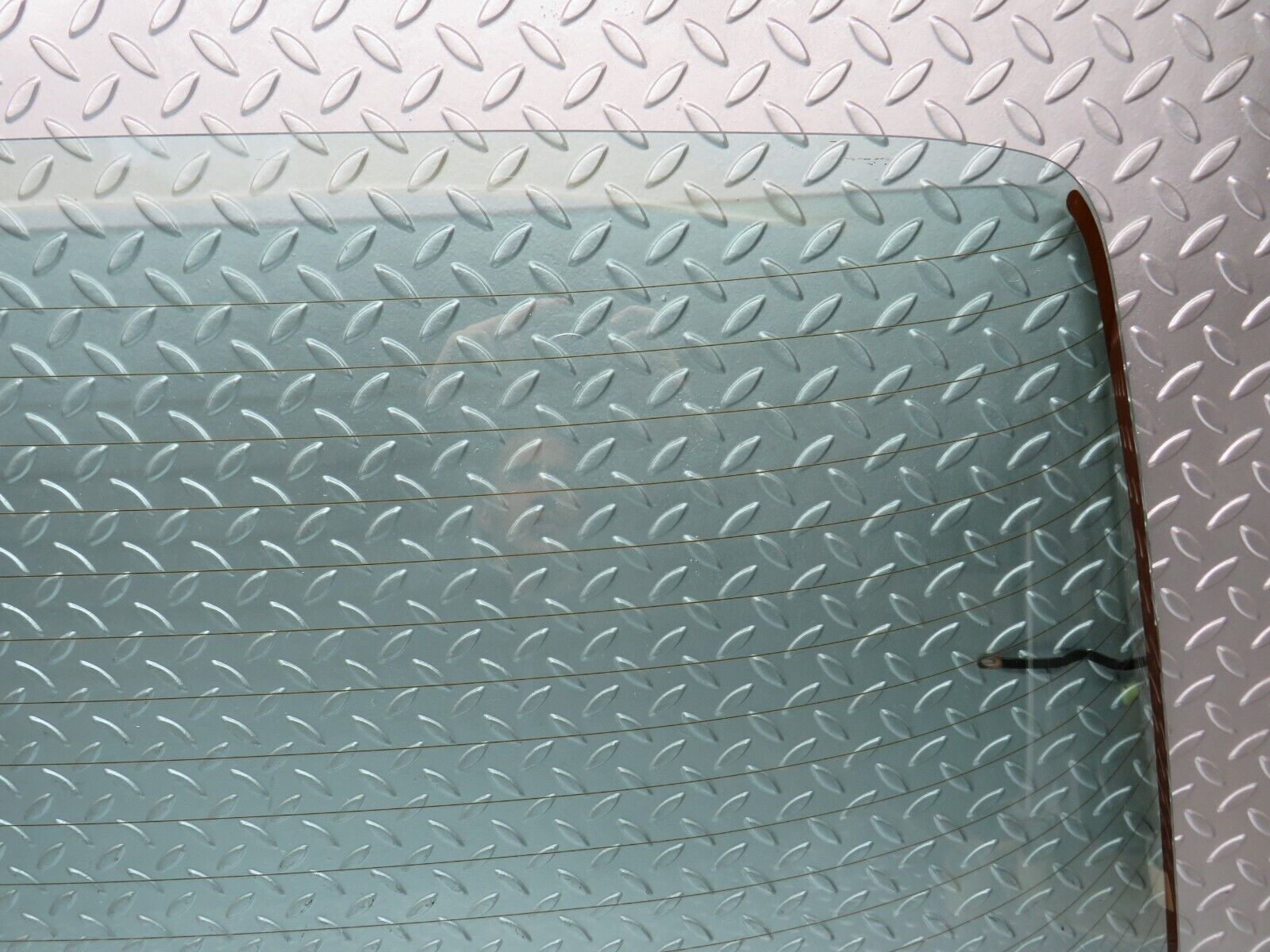 29820 Mercedes-Benz W123 230E Rear Heated Windscreen Glass