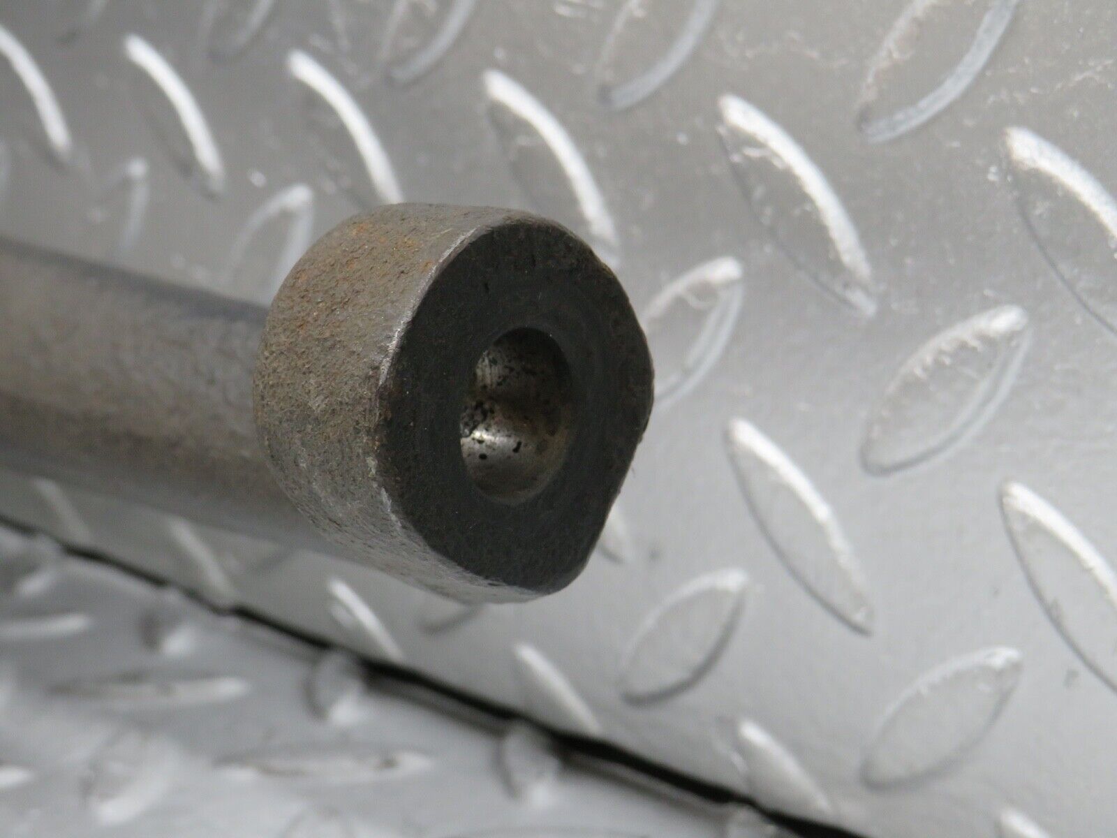 0381 Mercedes-Benz W108 280SE Complete Wheel Hub Front Left