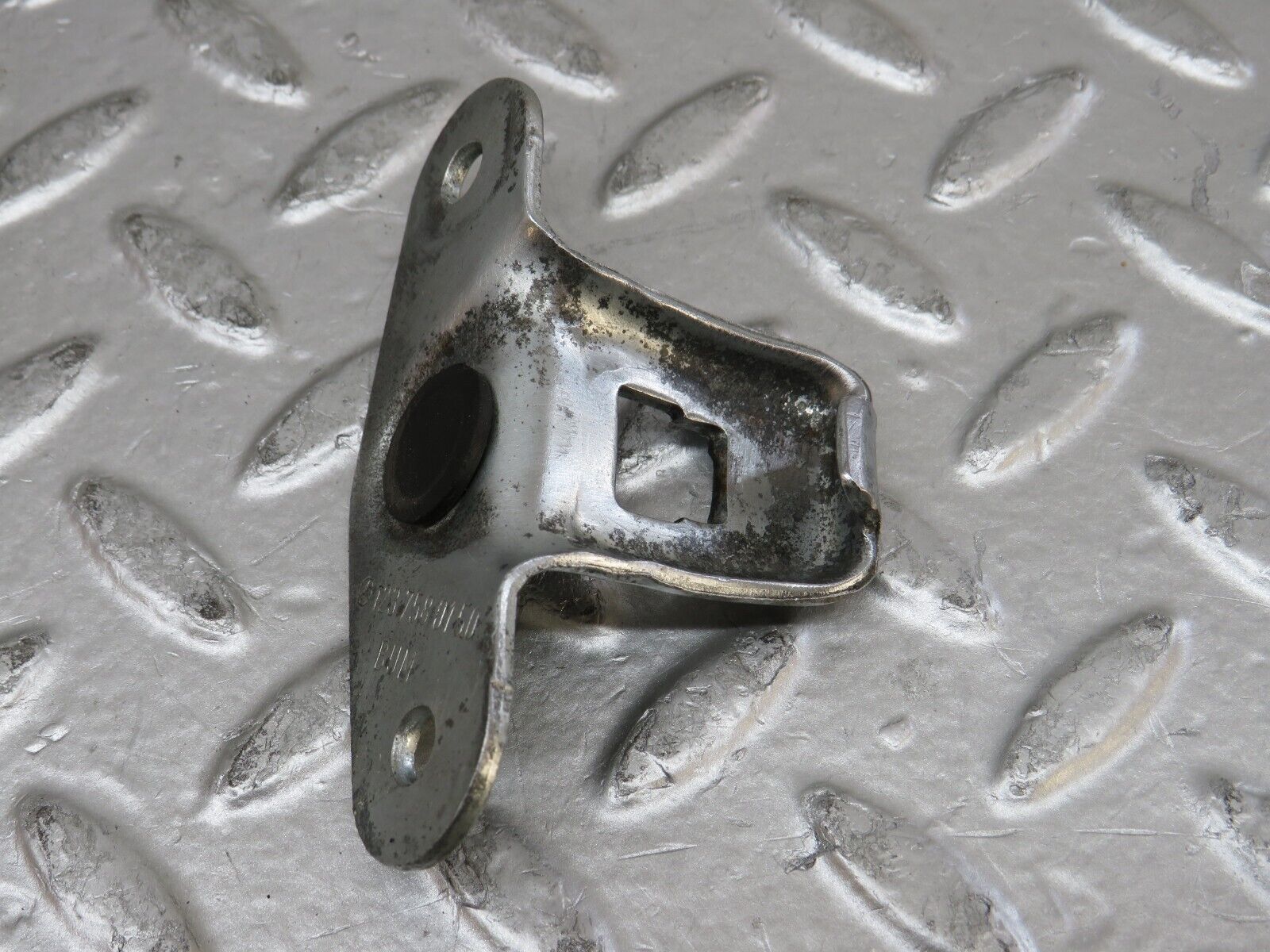 26921 Mercedes-Benz W123 240D Trunk Lock Latch 1237580150