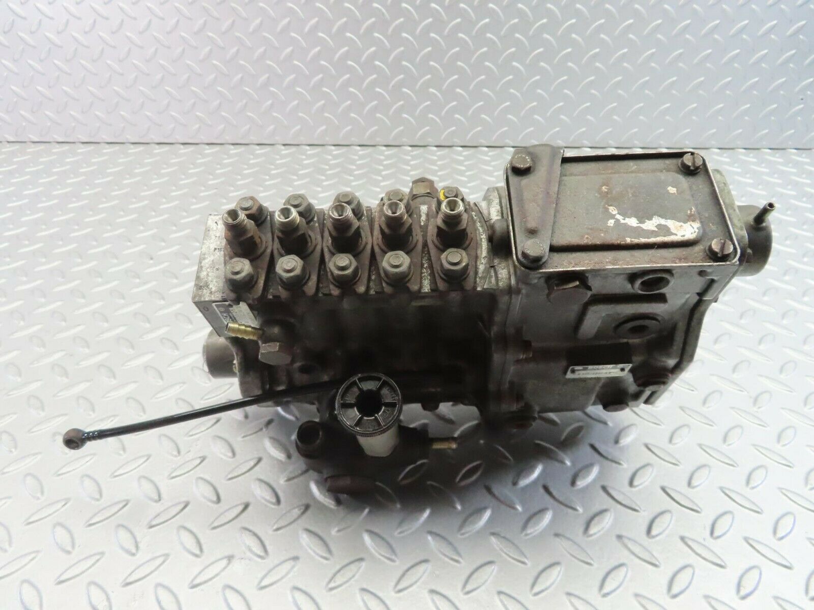 7556 Mercedes-Benz Diesel Fuel Injection Pump OM617 300D 1415115710