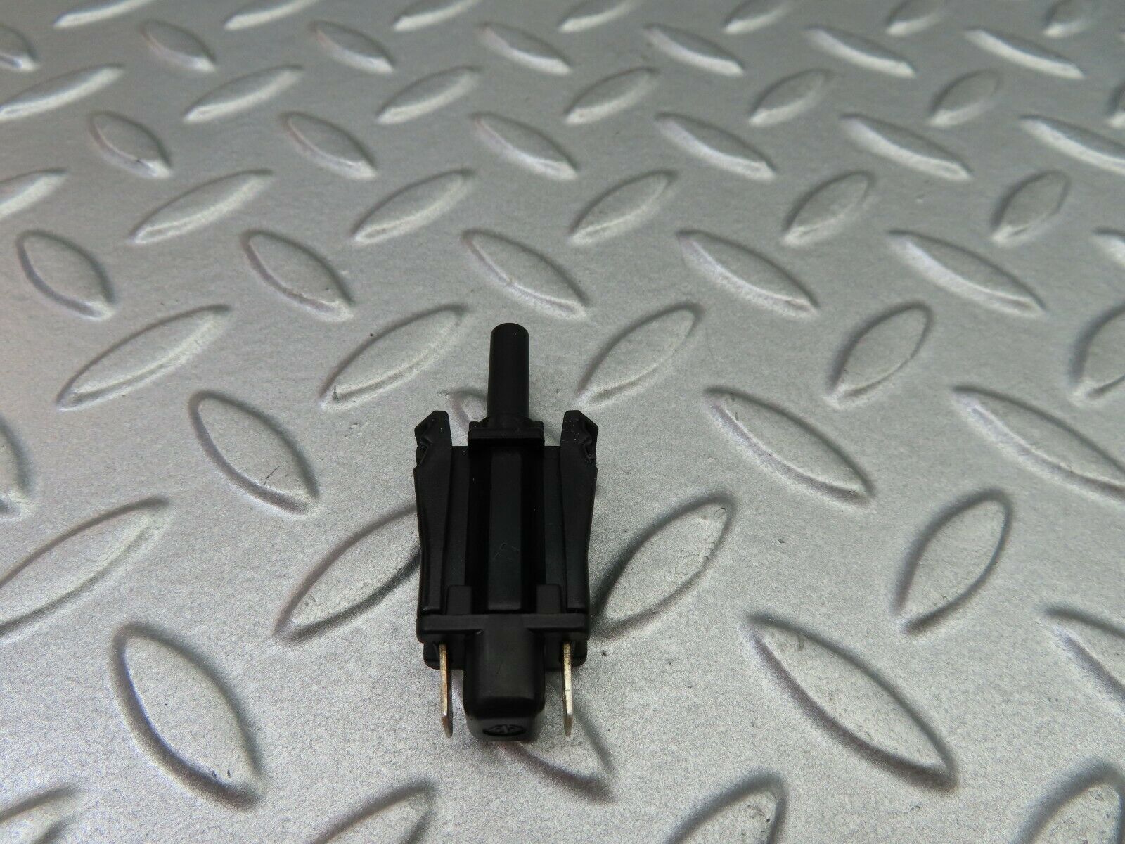 6101 Mercedes-Benz W126 380SE Door Contact Switch 0015458714