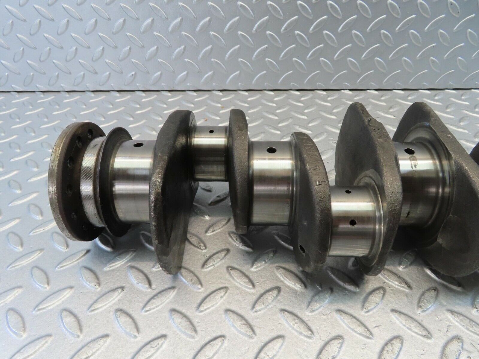 10999 Mercedes-Benz W115 220D Crankshaft OM615