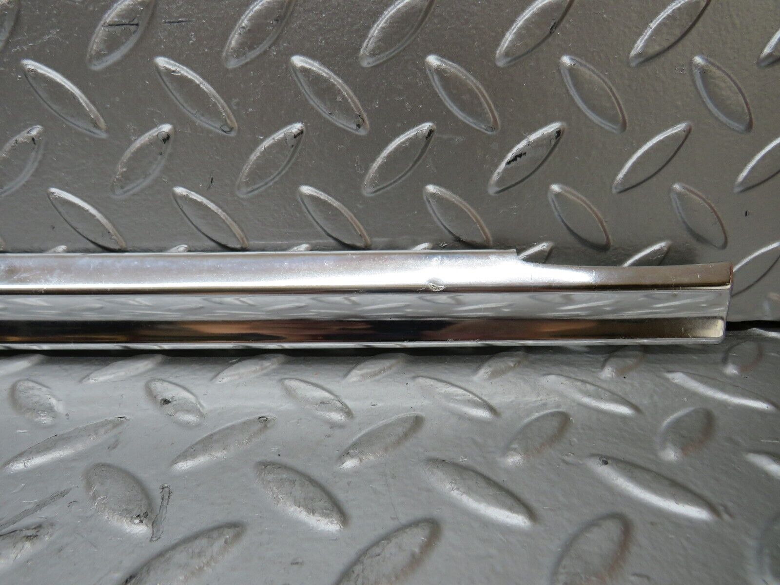 26406 Mercedes-Benz W116 450SE Front Left Door Chrome Trim