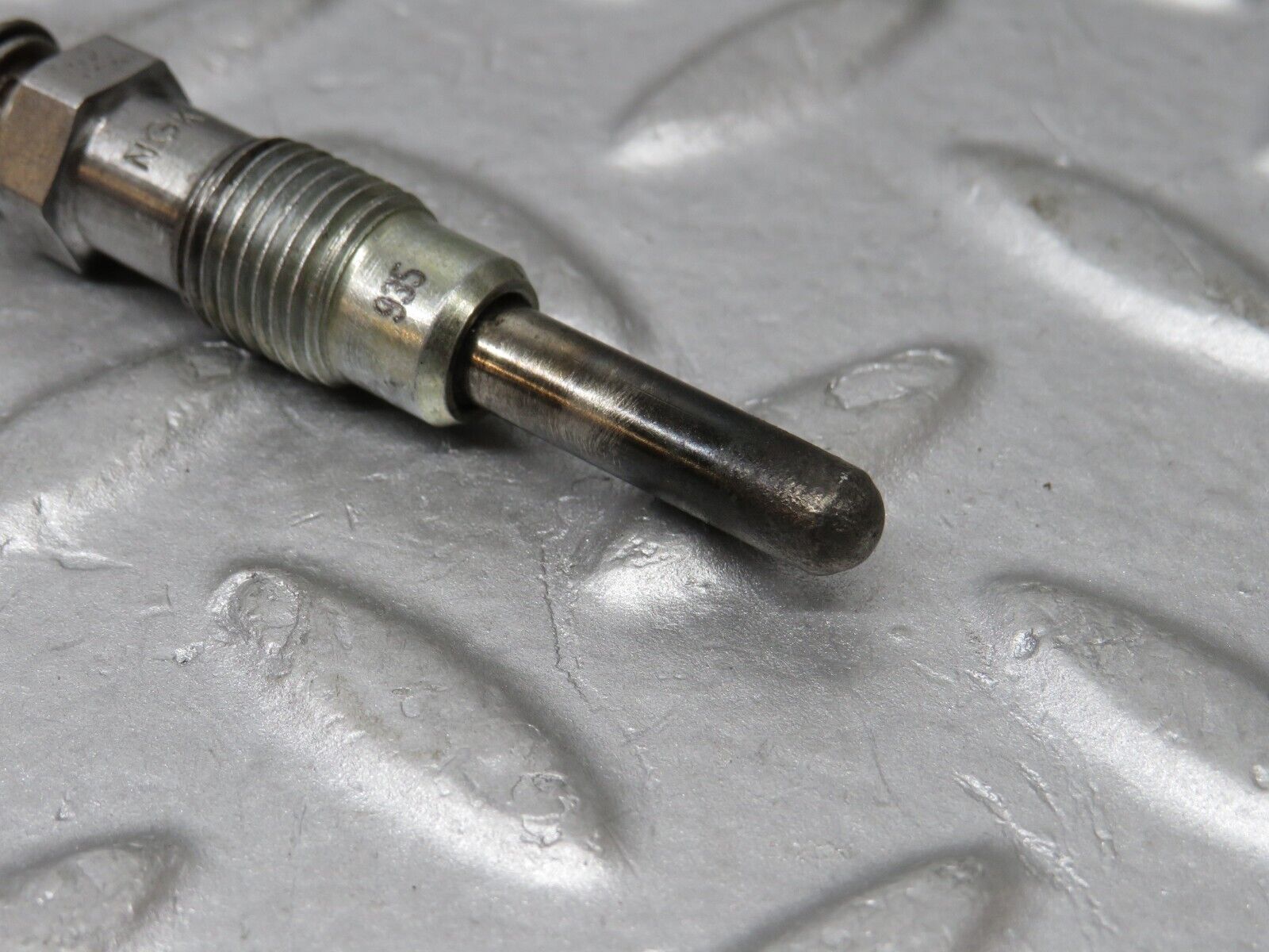 35888 Mercedes-Benz 240D OM616.912 Glow Plug NGK Y-902R