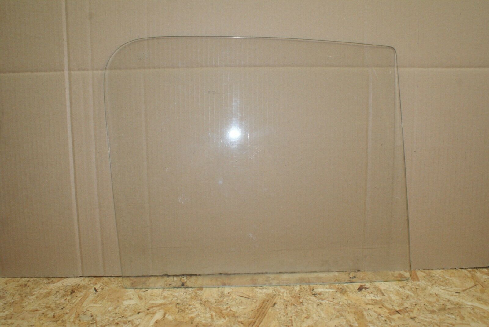 2266 Mercedes-Benz W105 219 PONTON Front Left Door Glass