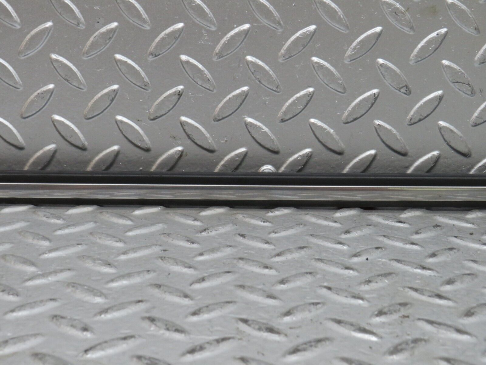 28238 Mercedes-Benz S123 240D Wagon Front Left Door Centre Moulding Trim