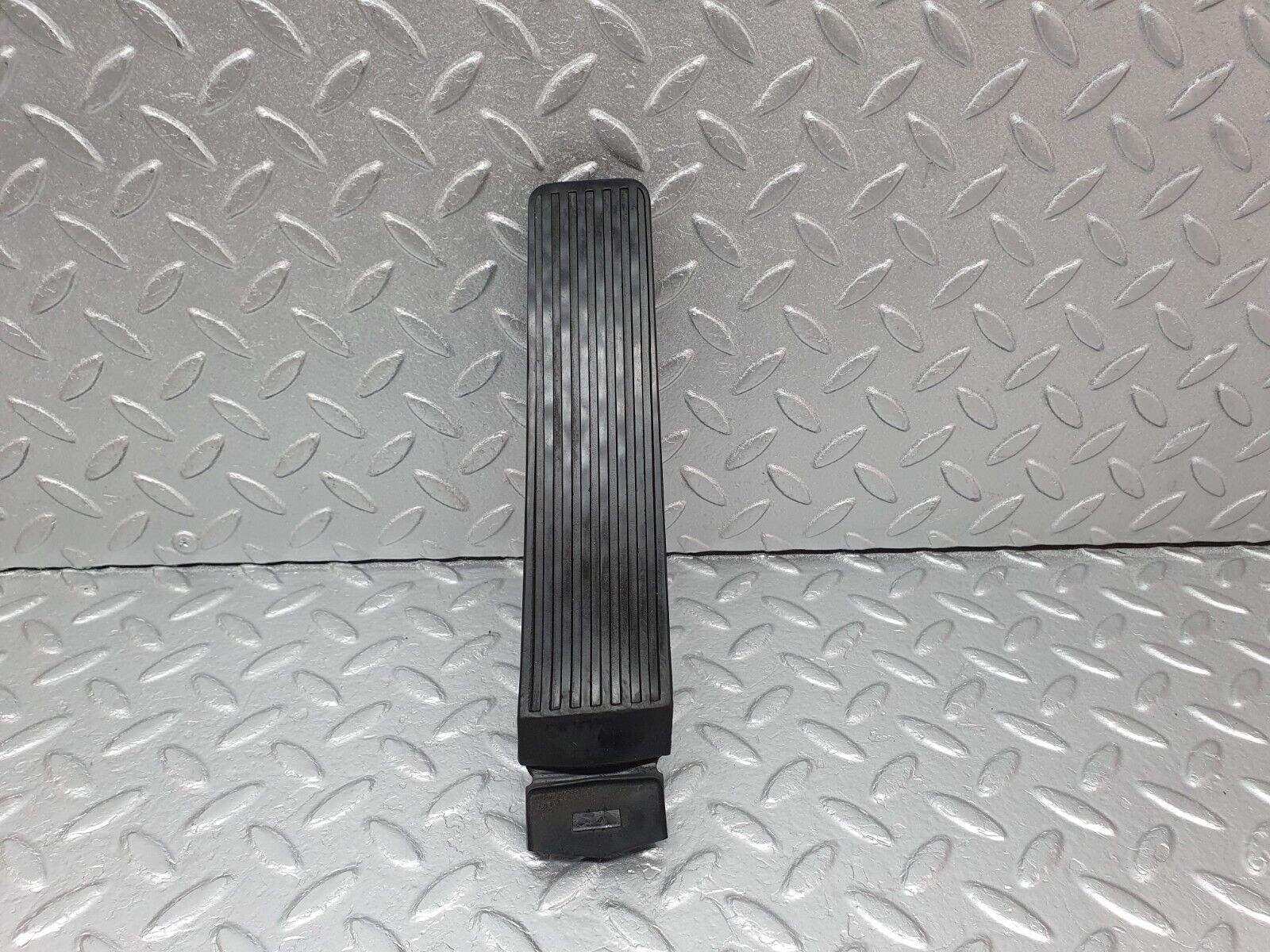 41485 Mercedes-Benz W124 200E Accelerator Pedal With Rubber 1263000504 1233010082