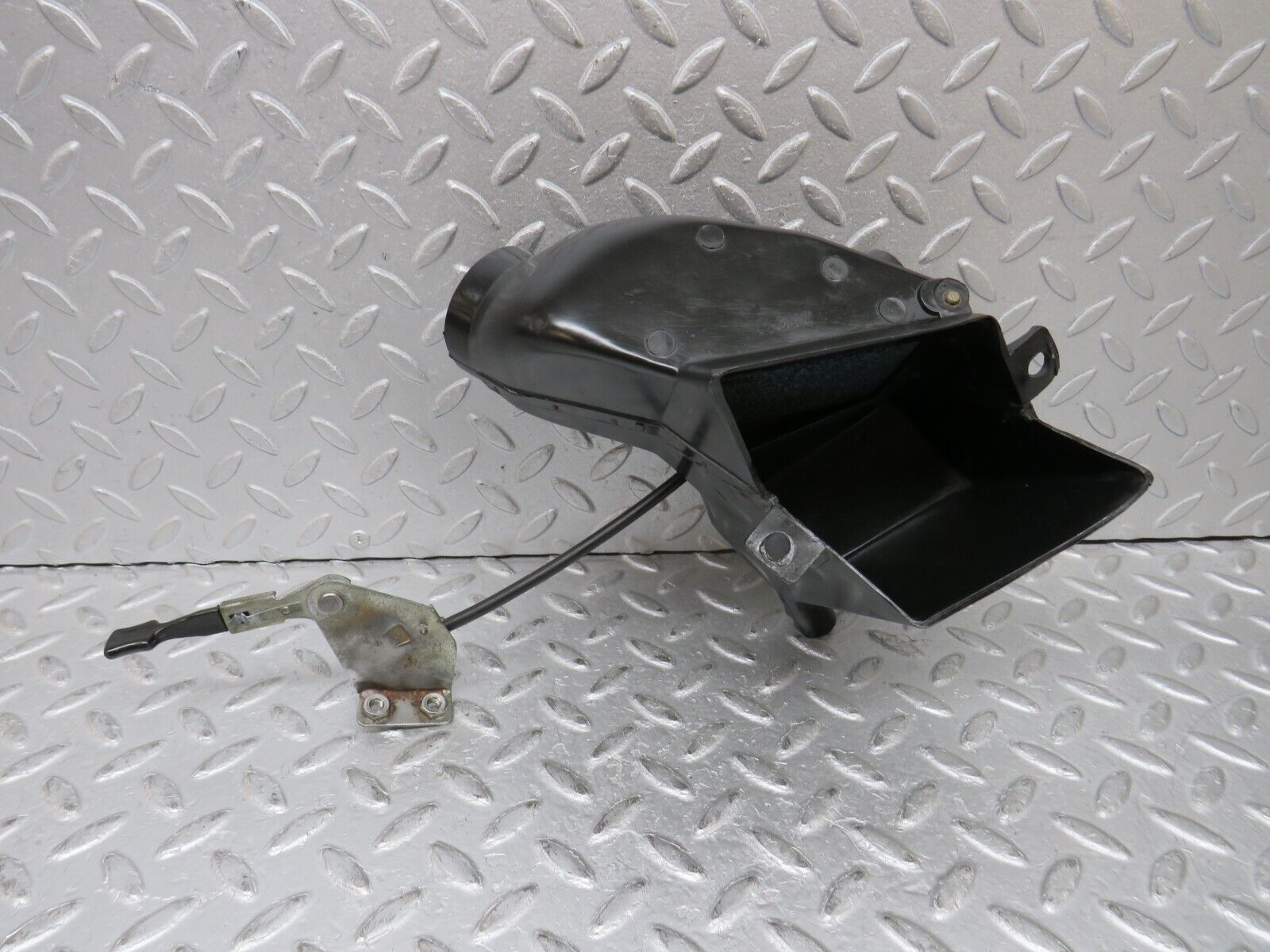 37431 Mercedes-Benz W109 300SEL Air Vent Control Right Side 1088301245