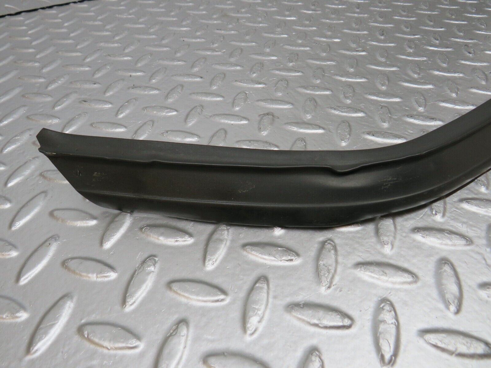 34223 Mercedes-Benz W124 260E Rear Windscreen Lower Rubber Seal