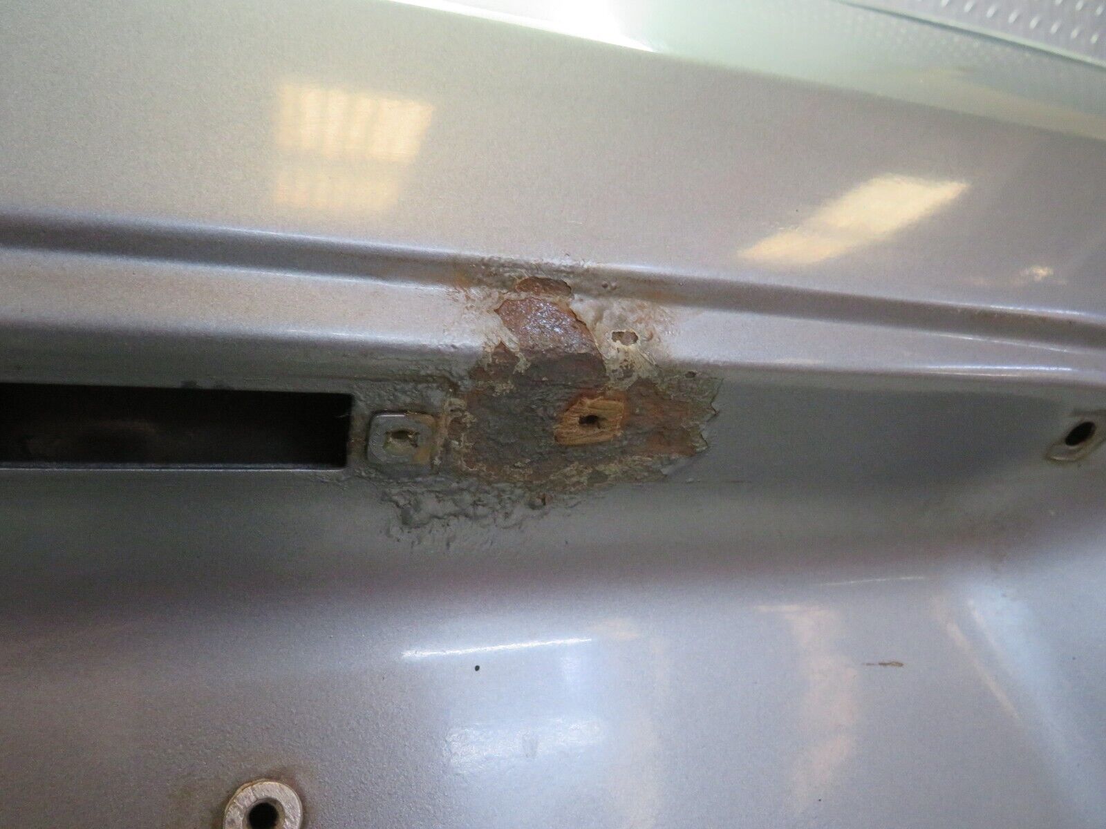 32579 Mercedes-Benz S124 220TE Wagon Tailgate Trunk Door & Handle Moulding Trim