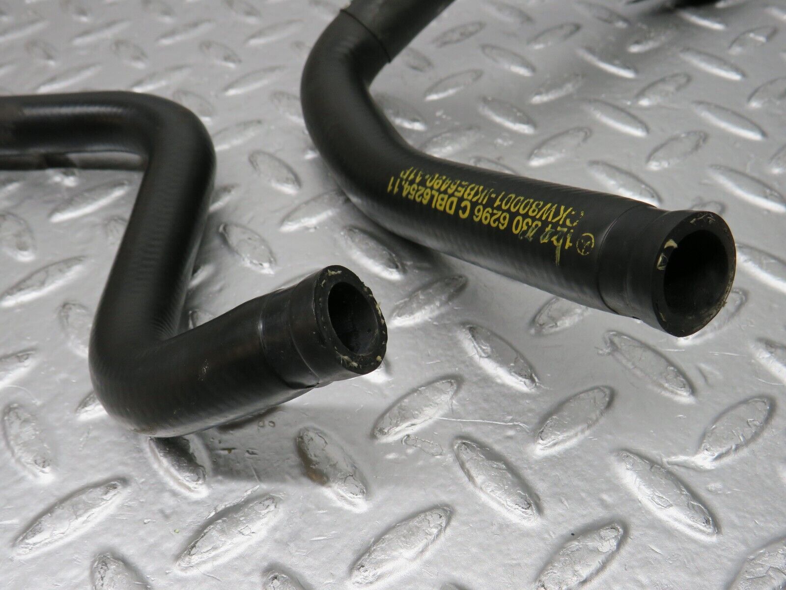 31493 Mercedes-Benz S124 220TE Wagon Radiator Hose Pipe 1248306296