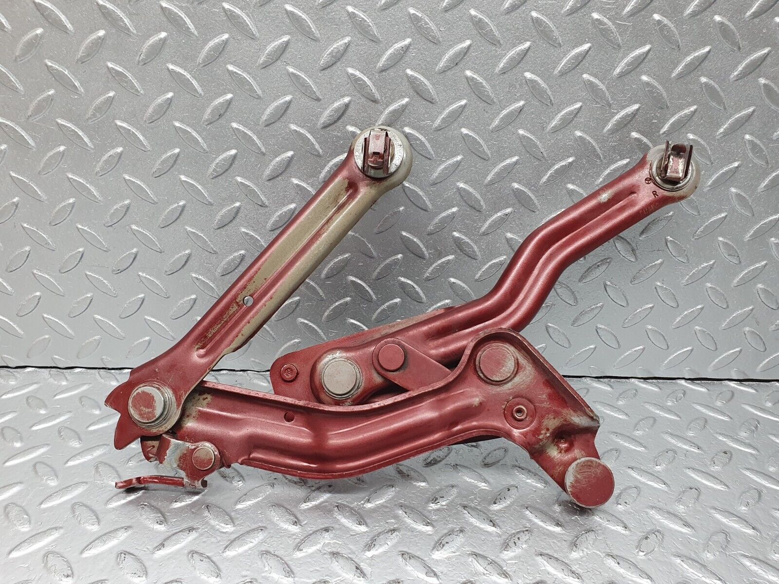 41005 Mercedes-Benz W126 300SE Bonnet Hinge Right Side