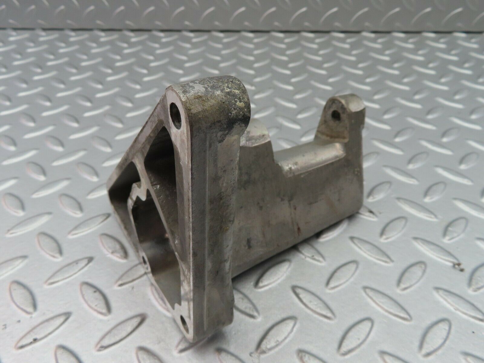 7059 Mercedes-Benz C107 350SLC Coupe Alternator Generator Bracket