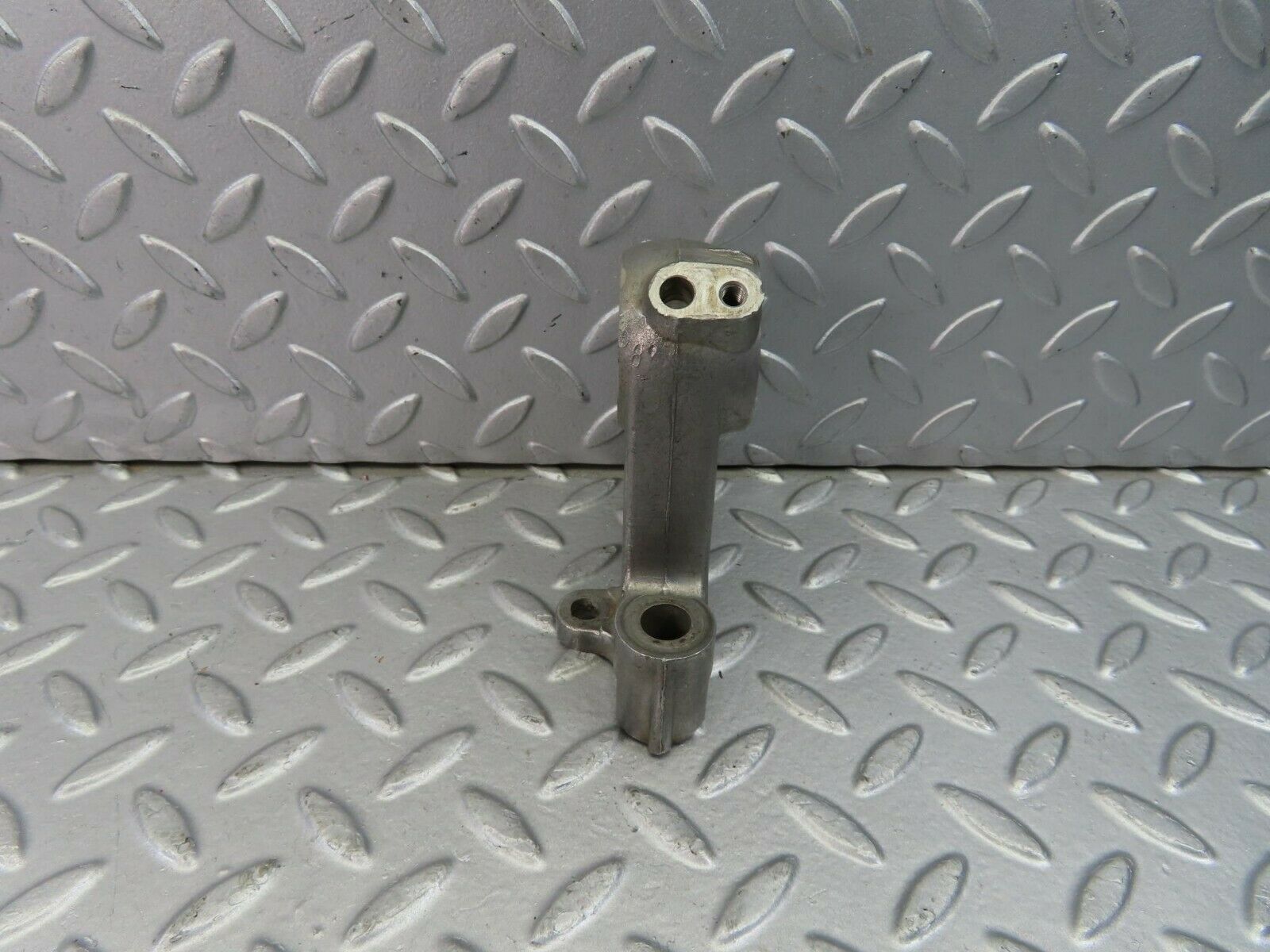 9000 Mercedes-Benz W108 Camshaft Tower Bearing 1800515110