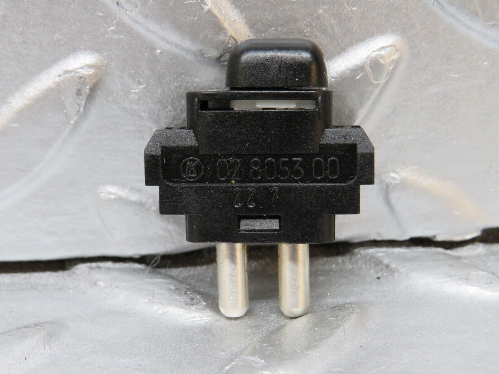 32404 Mercedes-Benz S124 300TE Wagon Child Lock Control Switch 1248204910