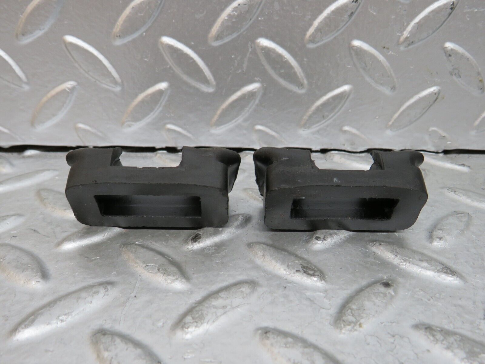 29143 Mercedes-Benz C124 320CE Door Check Strap Rubber Seal Pair 2017270430