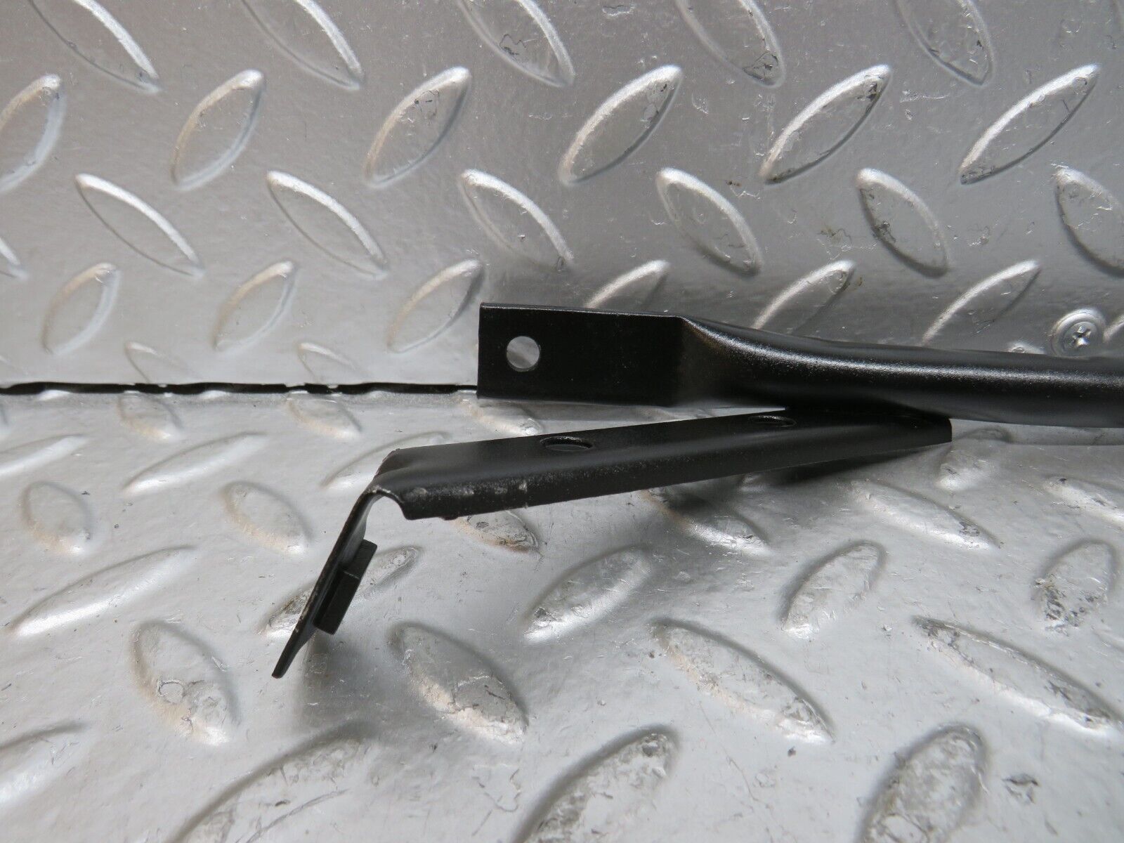 28179 Mercedes-Benz W123 280E Horn Bracket Horn Holder