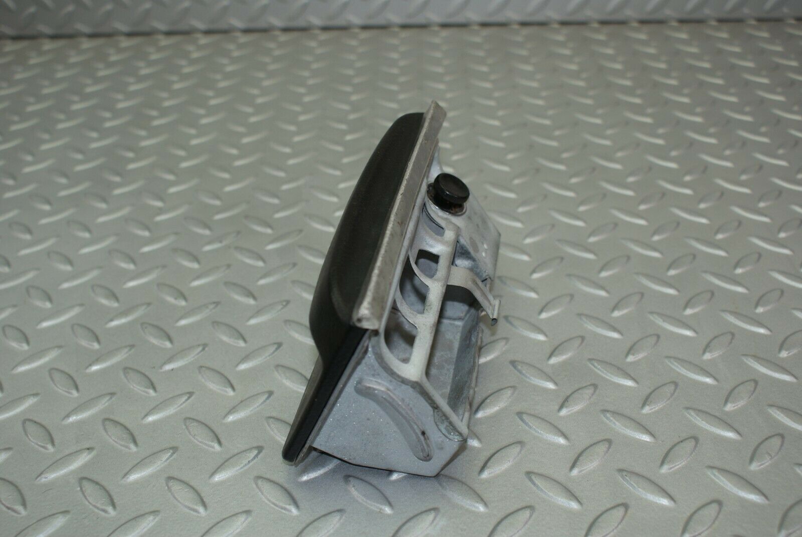 3200 Mercedes-Benz W115 220D Centre Console Ashtray