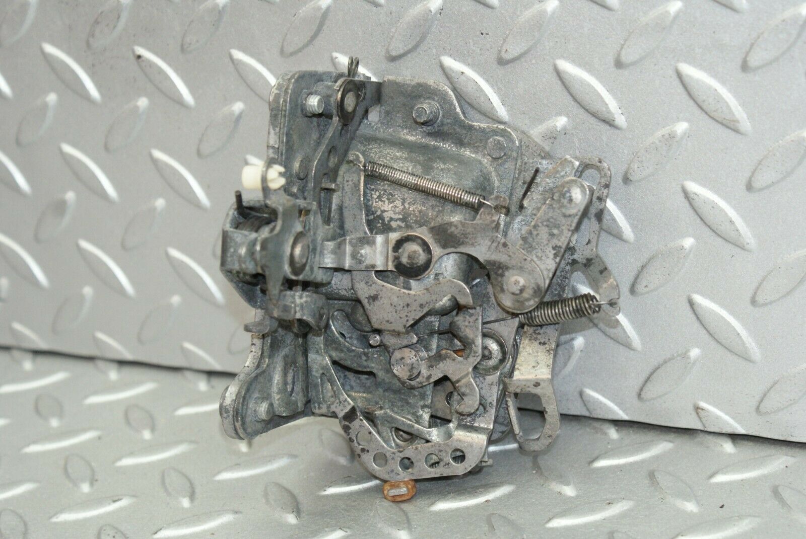 2597 Mercedes-Benz W116 350SE Door Lock Mechanism Left