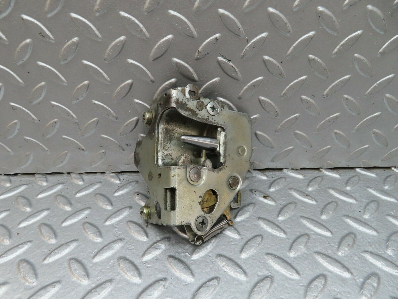 18040 Mercedes-Benz W123 200 Rear Right Door Lock Mechanism