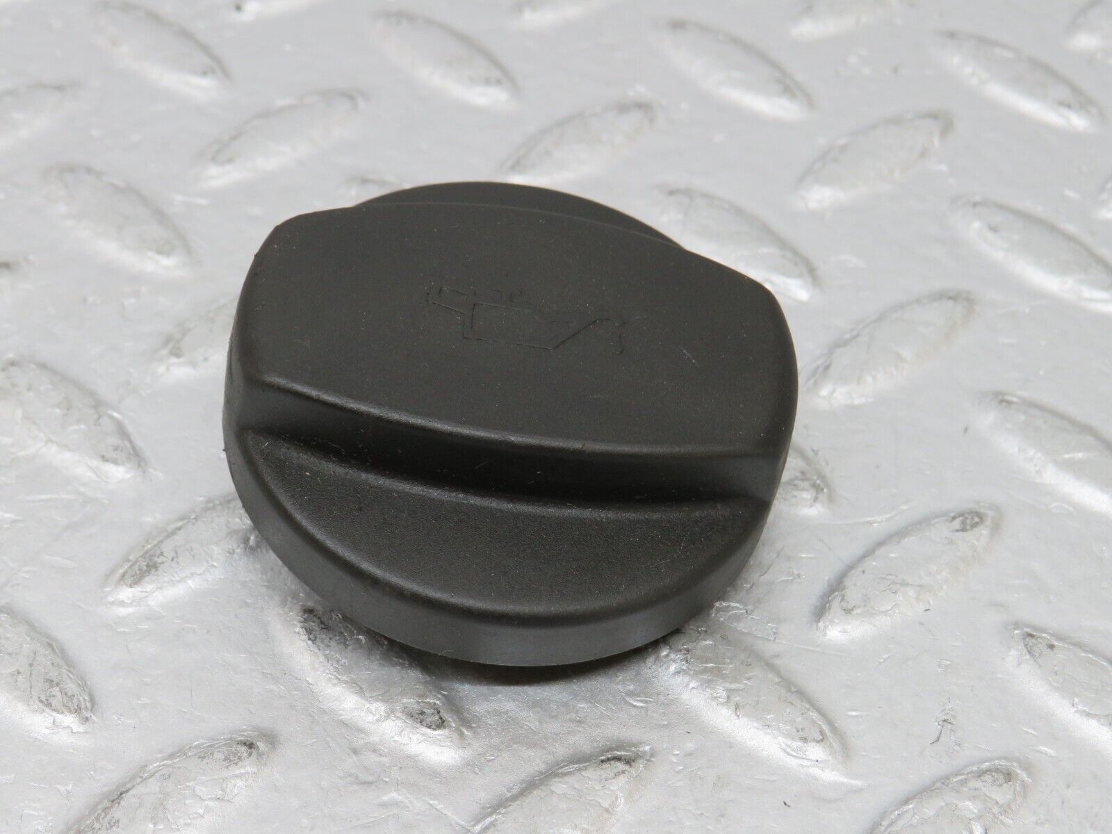 35732 Mercedes-Benz W124 Engine Oil Filler Cap 1110180302