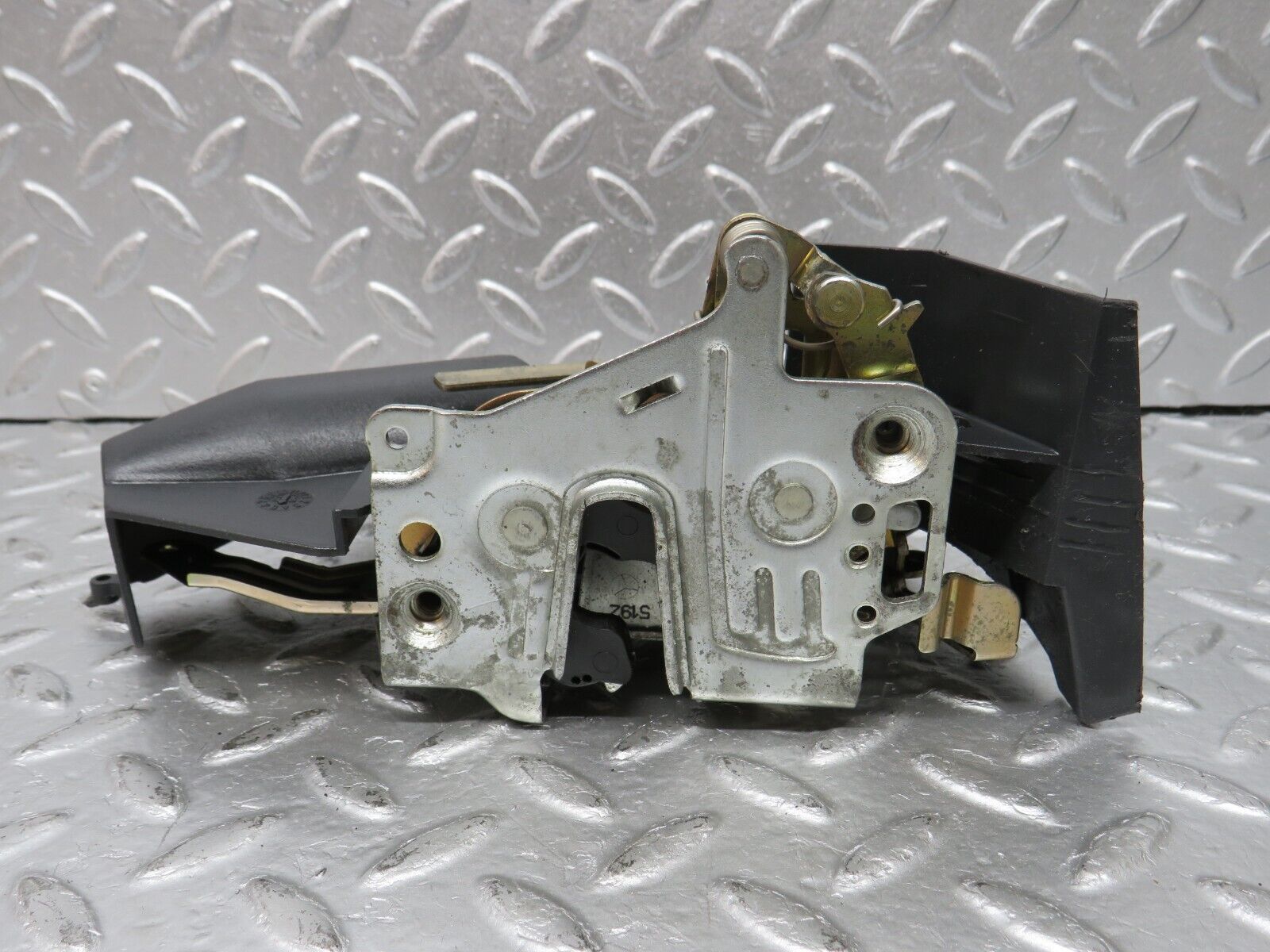 33408 Mercedes-Benz W202 C180 Rear Left Door Lock Mechanism 2027300535