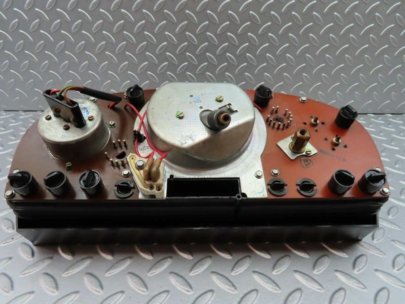 6921 Mercedes-Benz C107 350SLC Coupe Instrument Cluster 1075421001