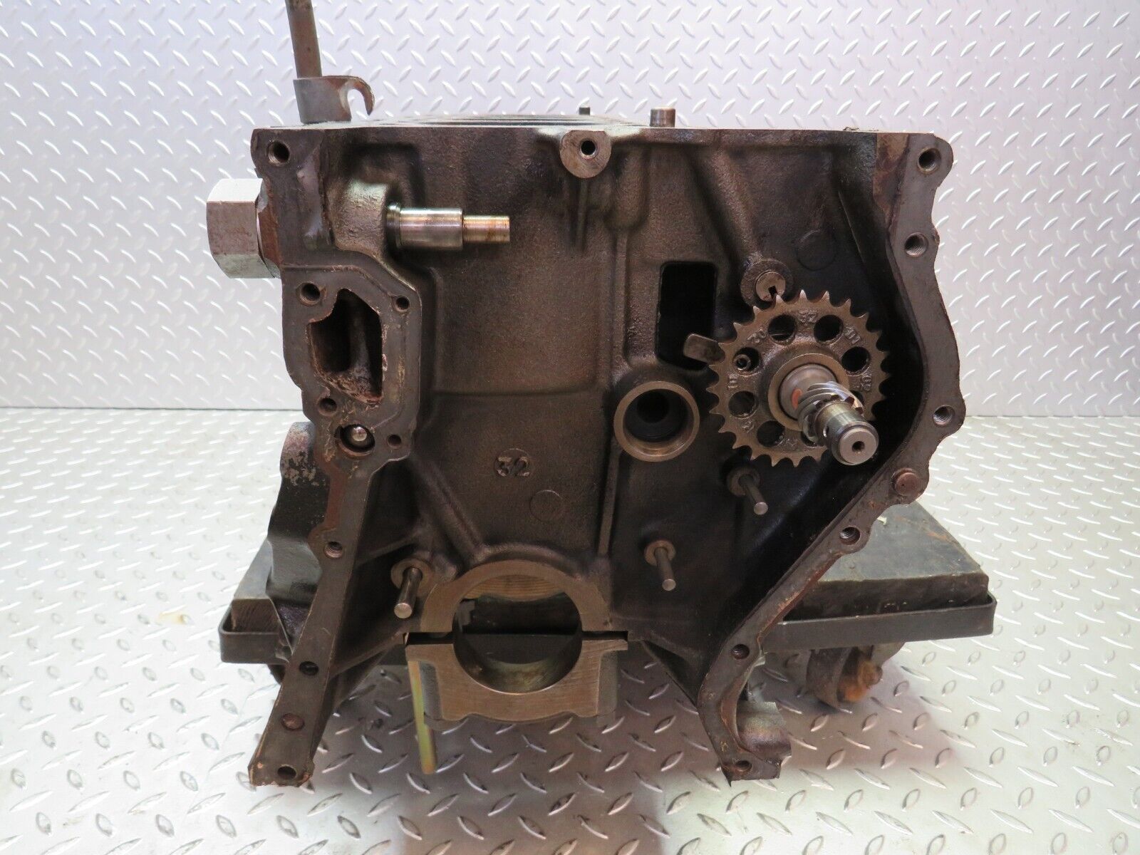 26094 Mercedes-Benz W123 200 Engine Block 1020110501 M102.920