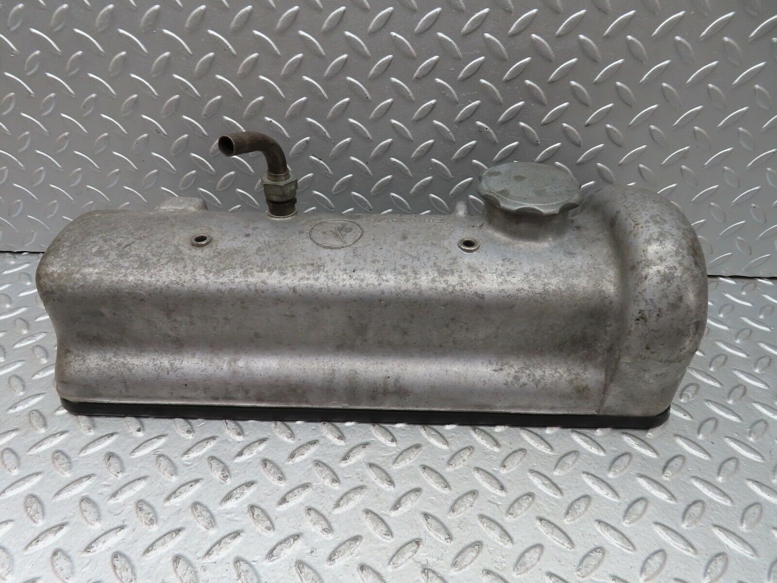 19285 Mercedes-Benz W120 W121 Cylinder Head Valve Cover 1210161405