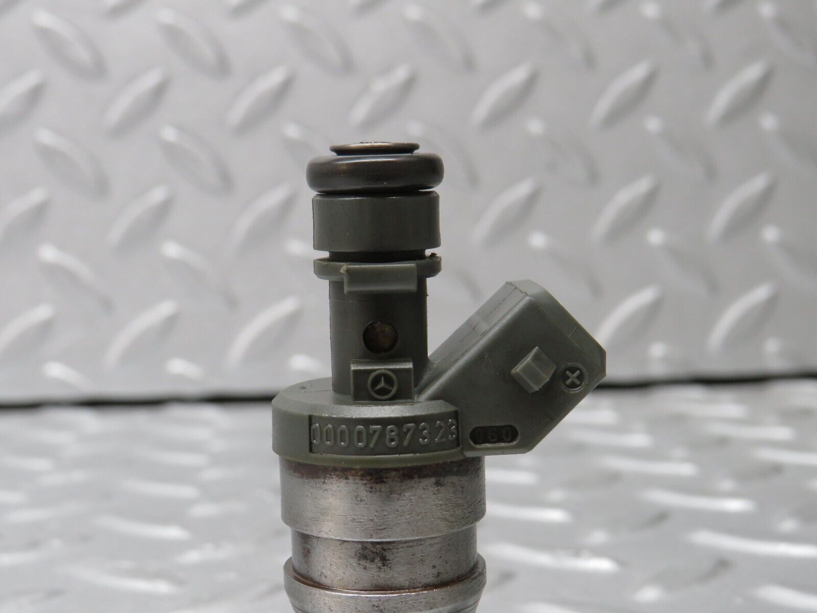 38144 Mercedes-Benz A124 320E Cabriolet Fuel Injector Bosch 0280155209 0000787323