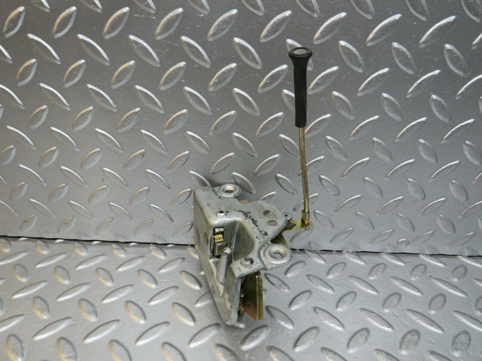 24569 Mercedes-Benz W108 Front Right Door Lock Mechanism