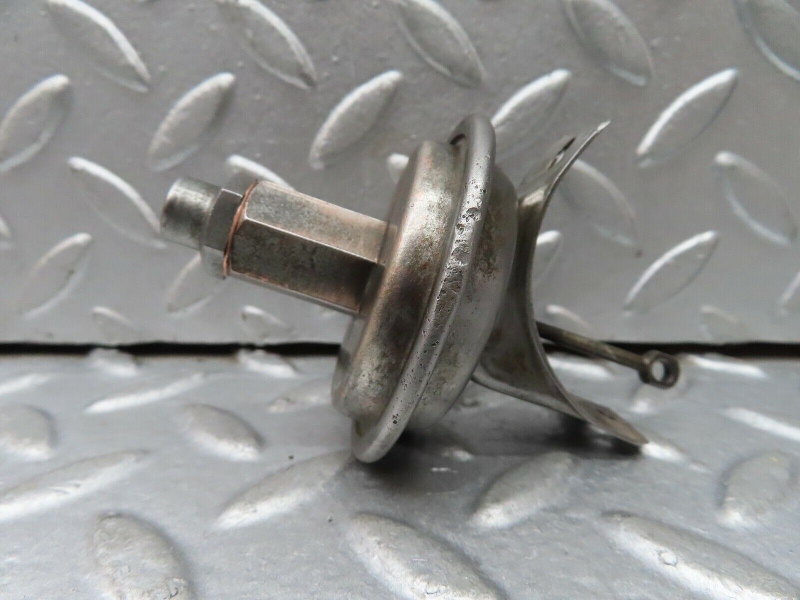 18901 Mercedes-Benz W121 190b Ponton Ignition Distributor Vacuum Control Valve