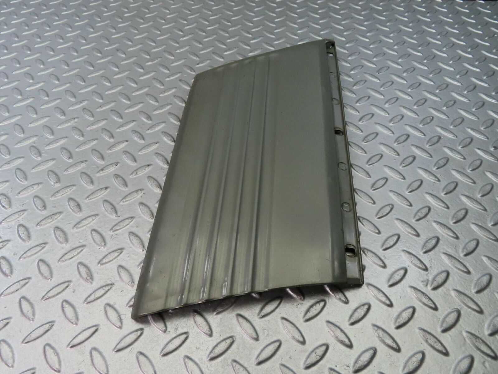 9073 Mercedes-Benz W126 Front Left Fender Wing Moulding Trim 1266902140