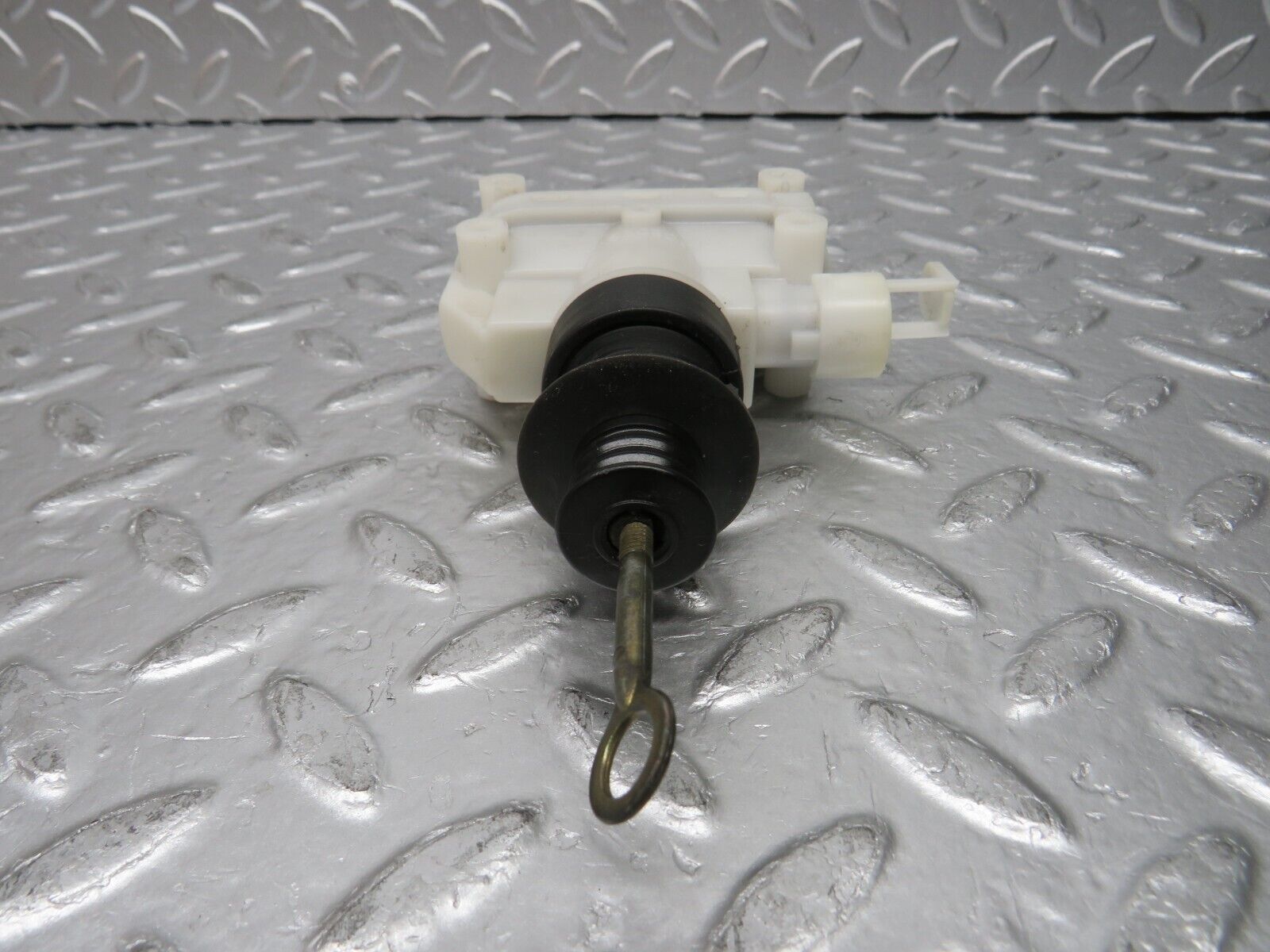 31396 Mercedes-Benz S124 220TE Door Lock Vacuum Actuator Hella Front Left