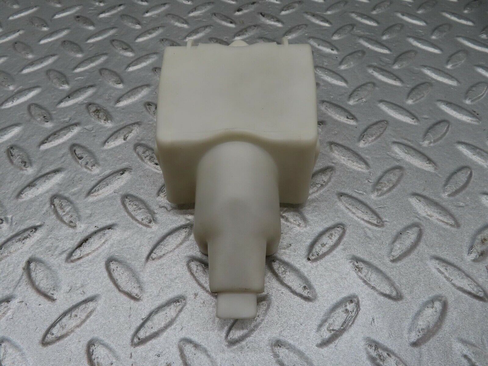 16221 Mercedes-Benz W124 260E Rear Door Lock Vacuum Actuator Cover 1248050590