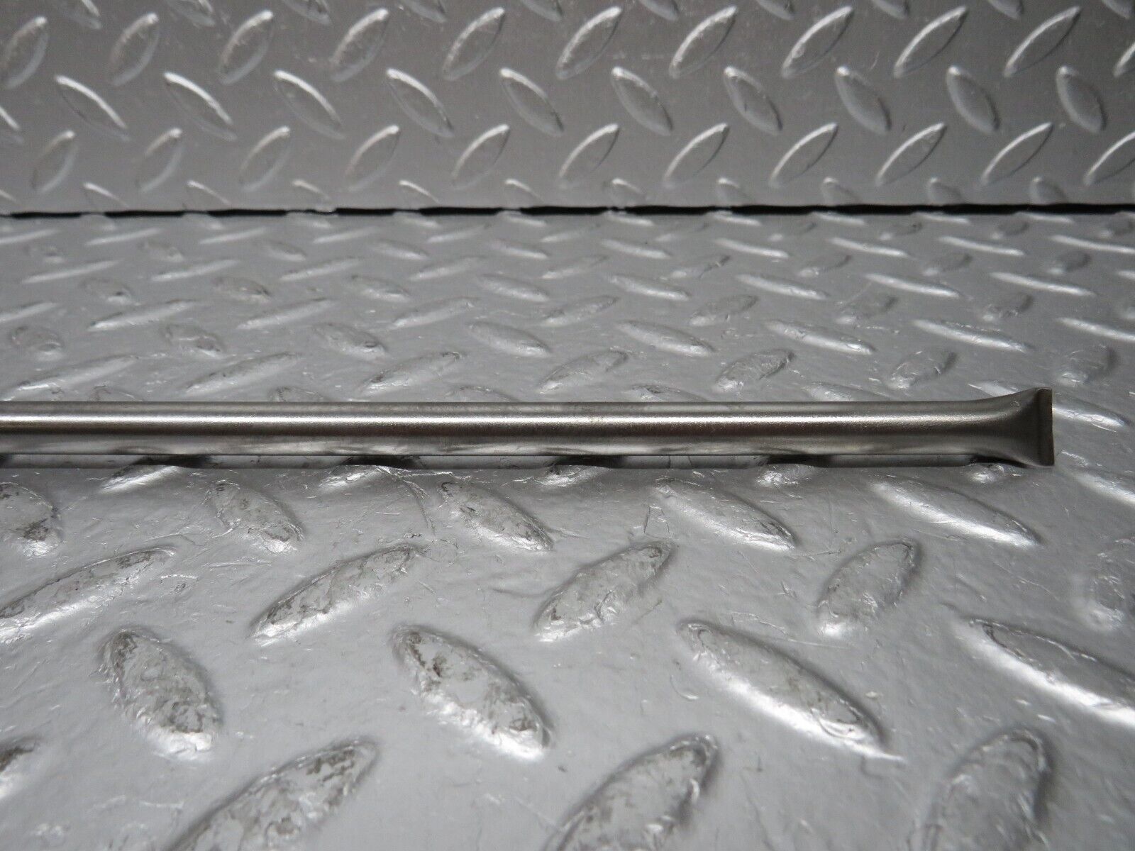 30879 Mercedes-Benz W201 190E 2.0L Camshaft Oil Tube