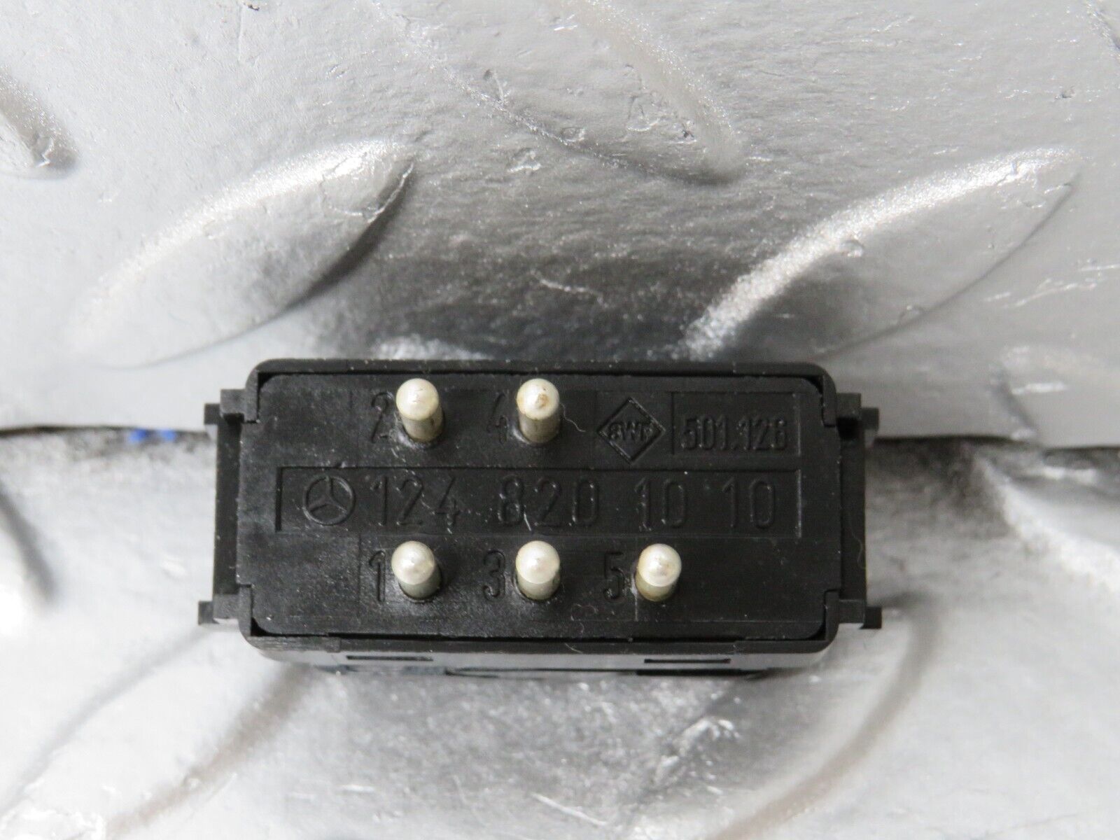 34056 Mercedes-Benz W124 260E Rear Windscreen Defroster Switch 1248201010